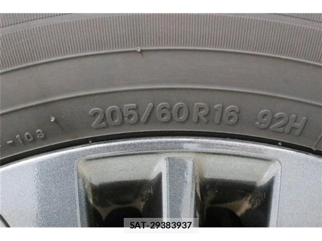 Toyota VOXY 2026-03 8334495-19
