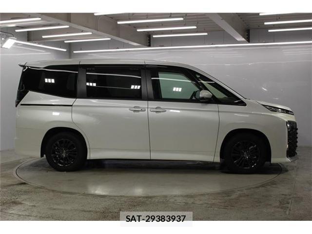 Toyota VOXY 2026-03 8334495-3