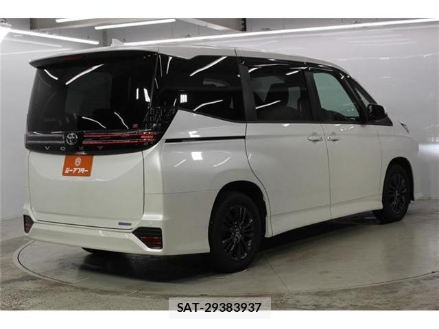 Toyota VOXY 2026-03 8334495-4