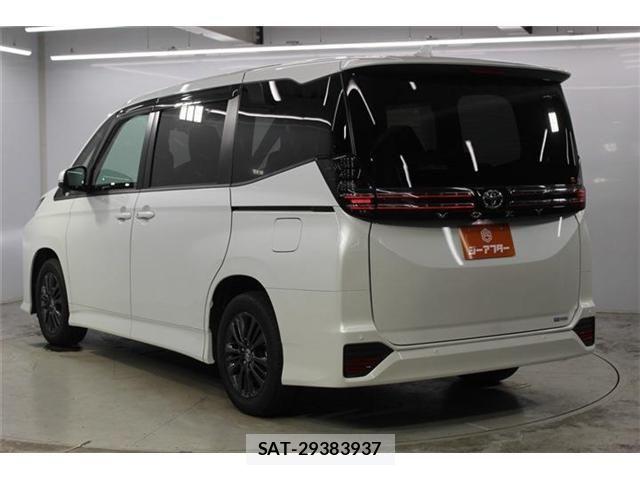 Toyota VOXY 2026-03 8334495-6