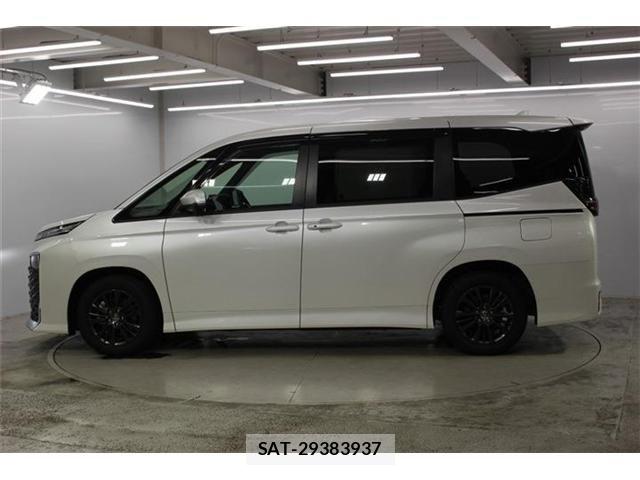 Toyota VOXY 2026-03 8334495-7