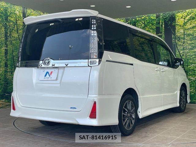 Toyota VOXY 2014-09 8353793-17