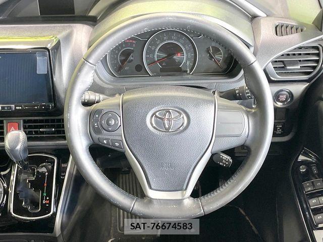 Toyota VOXY 2019-01 8355867-11