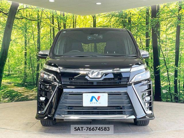 Toyota VOXY 2019-01 8355867-14