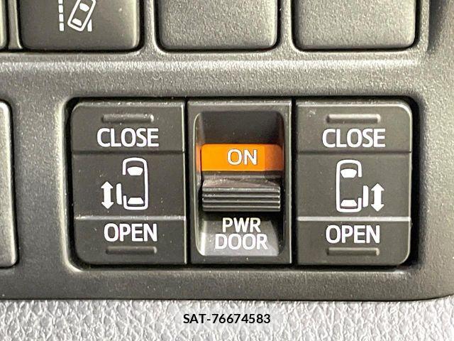 Toyota VOXY 2019-01 8355867-6
