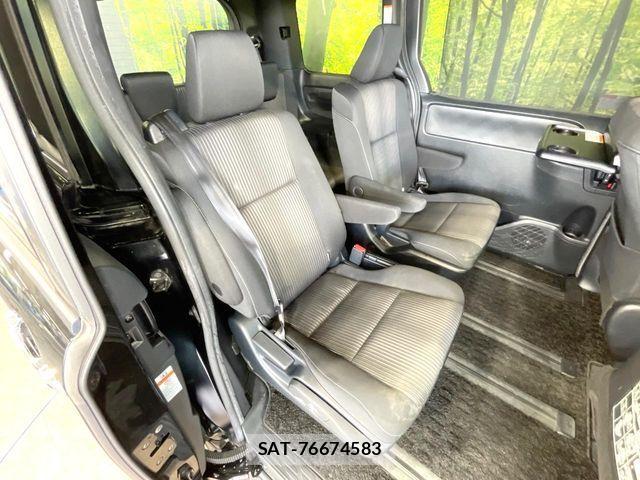 Toyota VOXY 2019-01 8355867-8