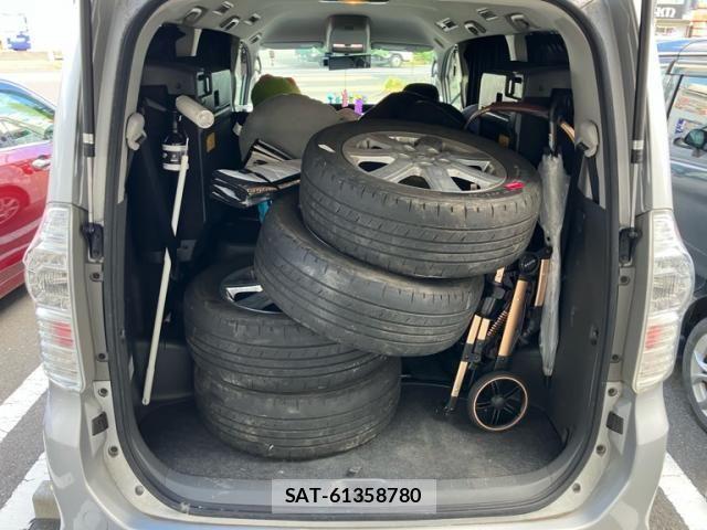 Toyota VOXY 2007-11 8355874-10