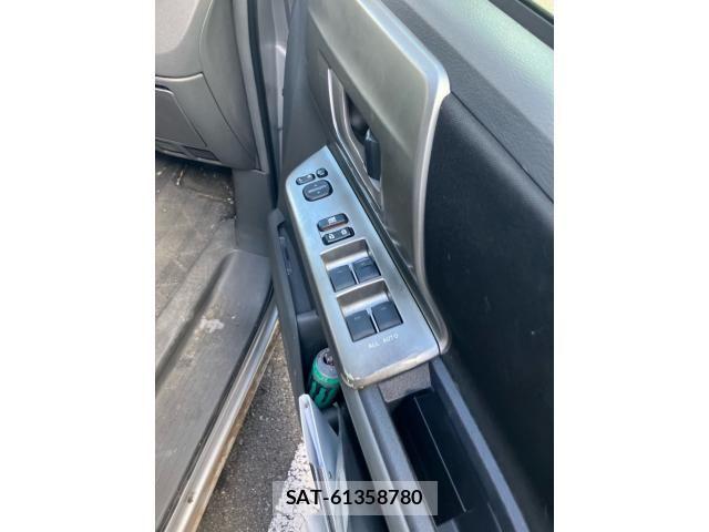 Toyota VOXY 2007-11 8355874-15