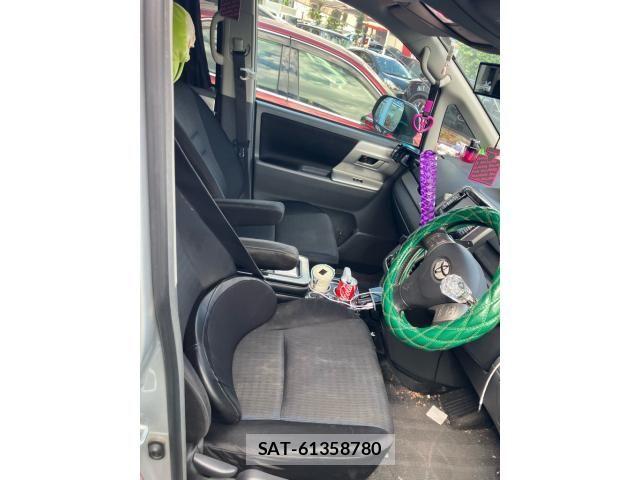 Toyota VOXY 2007-11 8355874-16