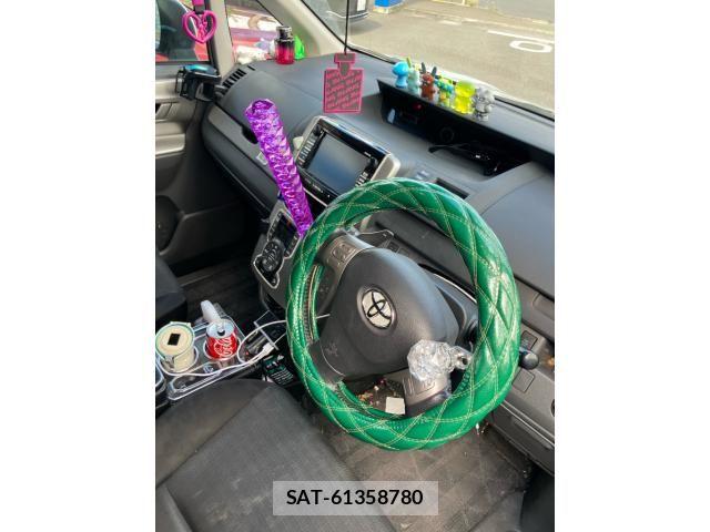 Toyota VOXY 2007-11 8355874-17