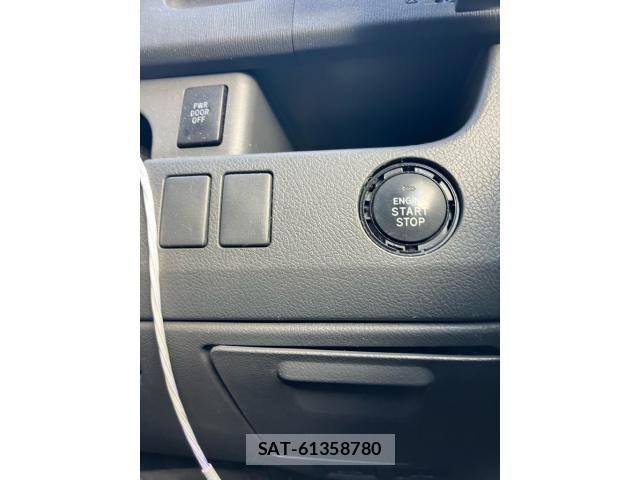 Toyota VOXY 2007-11 8355874-18