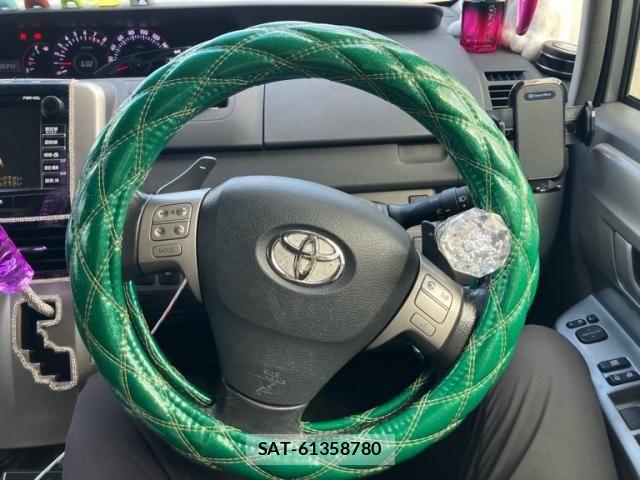 Toyota VOXY 2007-11 8355874-19