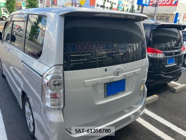 Toyota VOXY 2007-11 8355874-3
