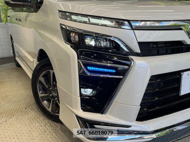 Toyota VOXY 2019-07 8355863-12