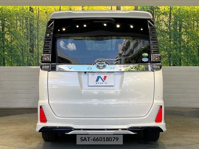 Toyota VOXY 2019-07 8355863-15