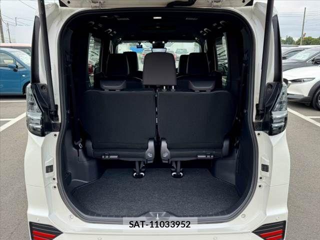 Toyota VOXY 2023-12 8355861-18