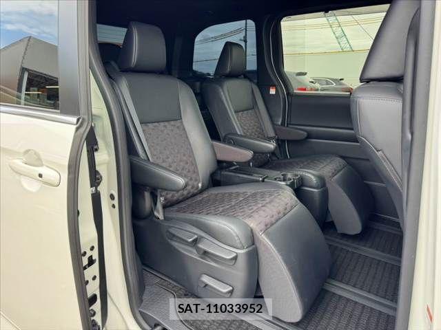 Toyota VOXY 2023-12 8355861-19