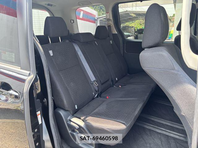 Toyota VOXY 2015-07 8355868-11
