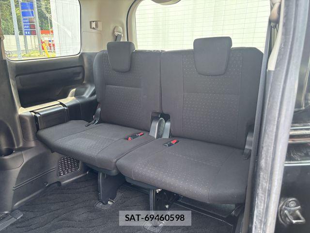 Toyota VOXY 2015-07 8355868-13