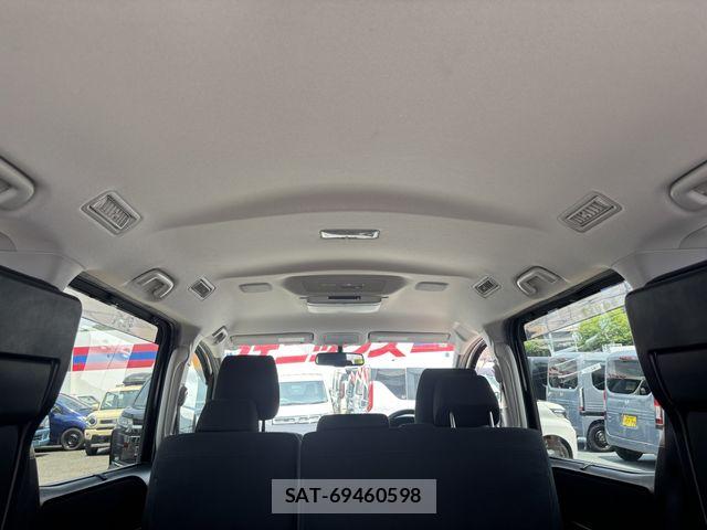 Toyota VOXY 2015-07 8355868-15