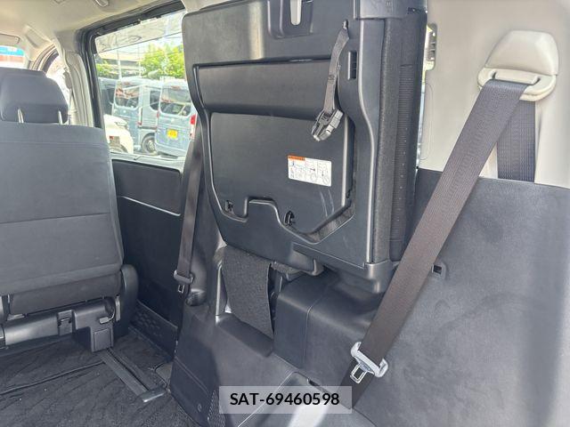 Toyota VOXY 2015-07 8355868-16