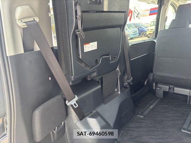 Toyota VOXY 2015-07 8355868-17