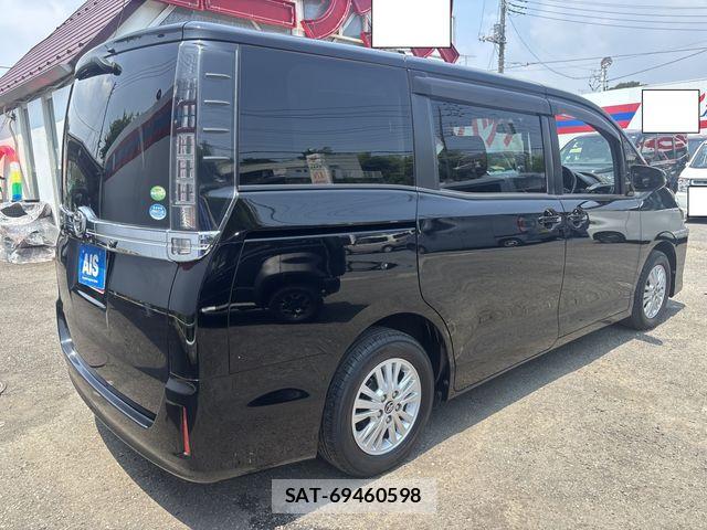 Toyota VOXY 2015-07 8355868-3
