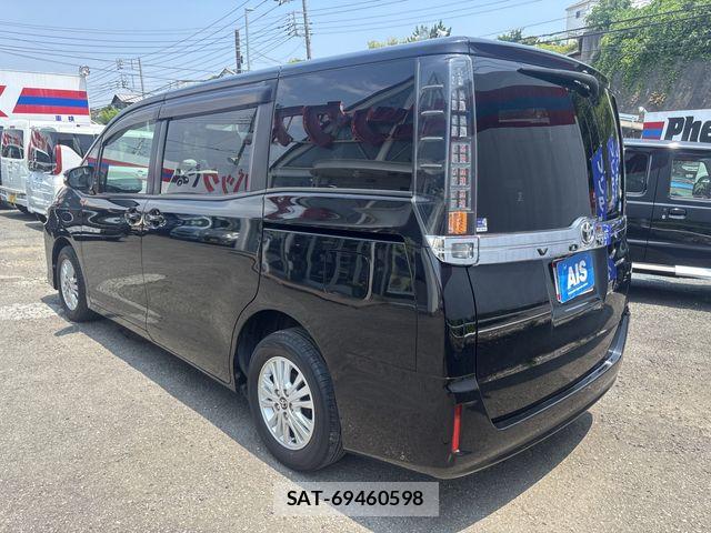 Toyota VOXY 2015-07 8355868-4