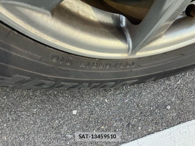 Toyota VOXY 2012-02 8355873-14