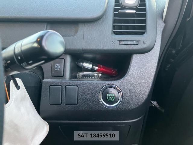Toyota VOXY 2012-02 8355873-17