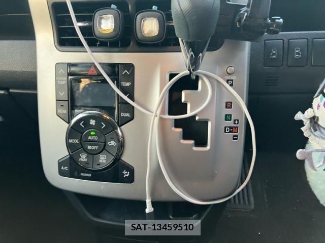 Toyota VOXY 2012-02 8355873-18