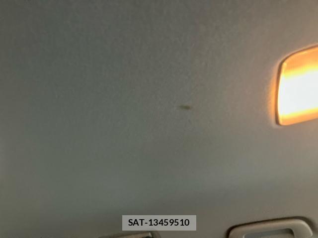 Toyota VOXY 2012-02 8355873-21
