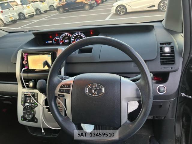 Toyota VOXY 2012-02 8355873-22