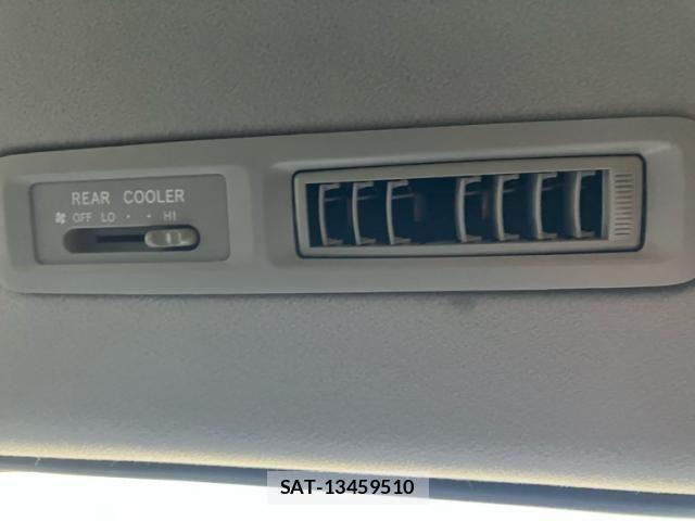 Toyota VOXY 2012-02 8355873-25