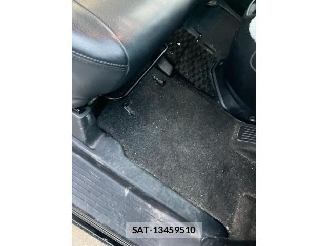 Toyota VOXY 2012-02 8355873-26