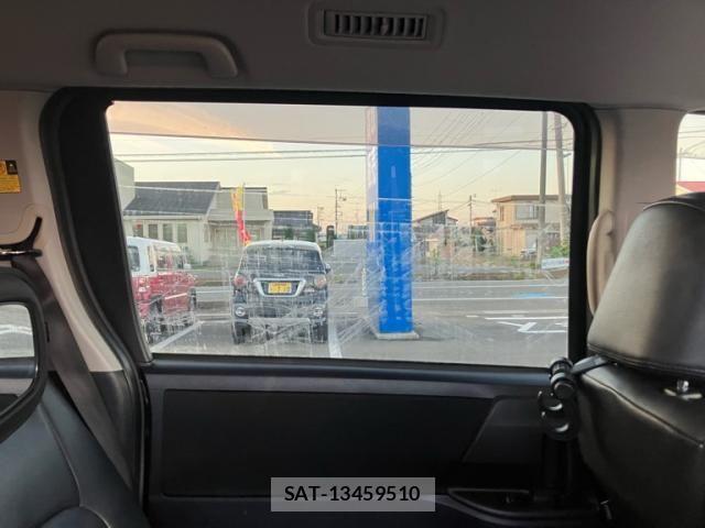 Toyota VOXY 2012-02 8355873-28