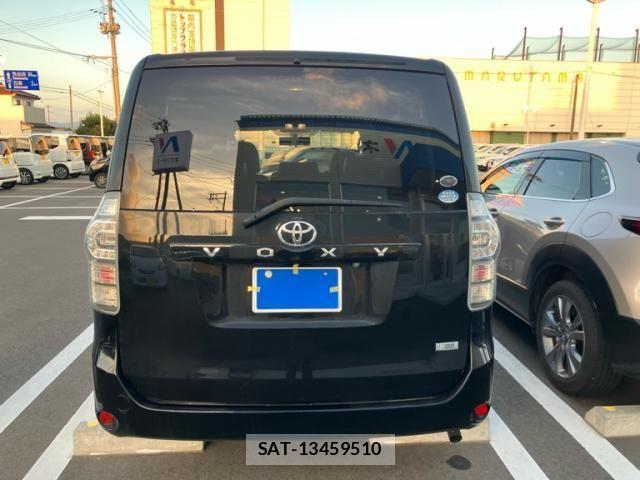 Toyota VOXY 2012-02 8355873-4
