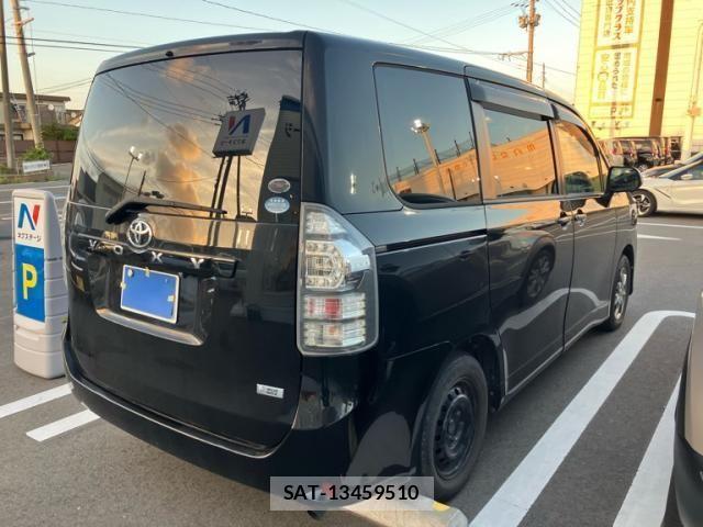 Toyota VOXY 2012-02 8355873-5