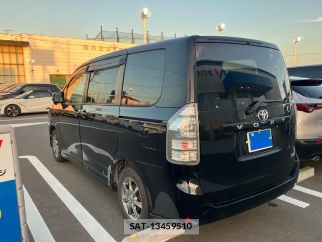 Toyota VOXY 2012-02 8355873-6