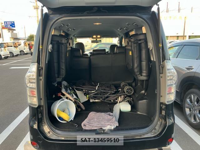 Toyota VOXY 2012-02 8355873-7
