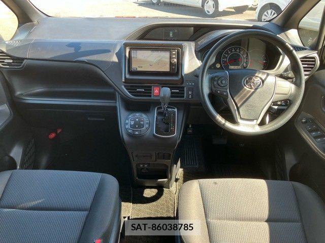 Toyota VOXY 2017-10 8355870-10