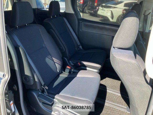 Toyota VOXY 2017-10 8355870-13