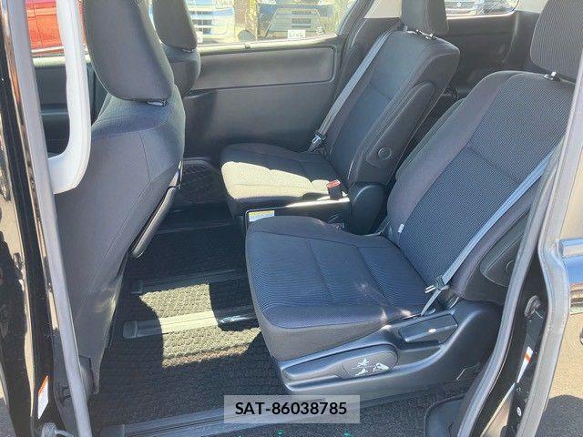 Toyota VOXY 2017-10 8355870-14