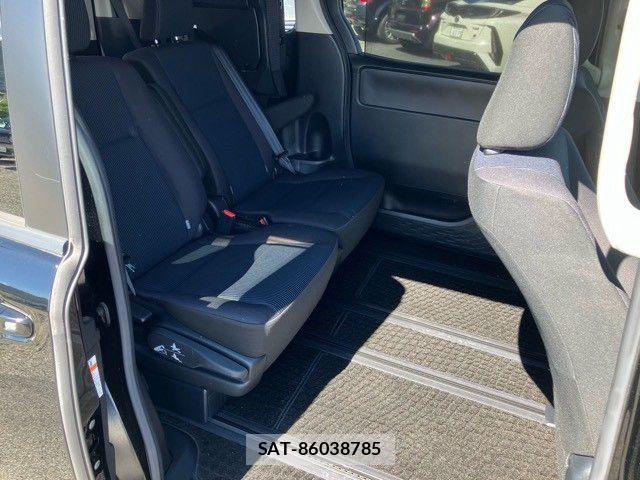 Toyota VOXY 2017-10 8355870-15