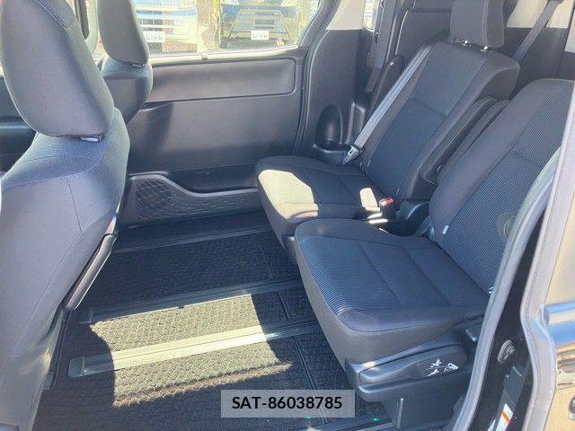 Toyota VOXY 2017-10 8355870-16