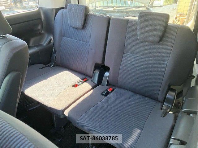 Toyota VOXY 2017-10 8355870-17