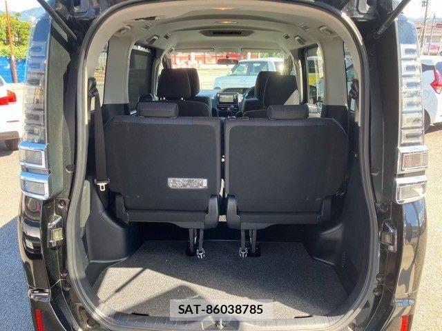 Toyota VOXY 2017-10 8355870-18