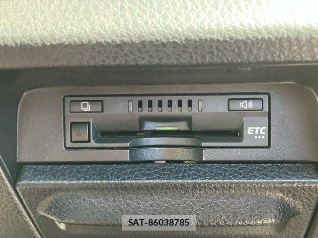 Toyota VOXY 2017-10 8355870-25