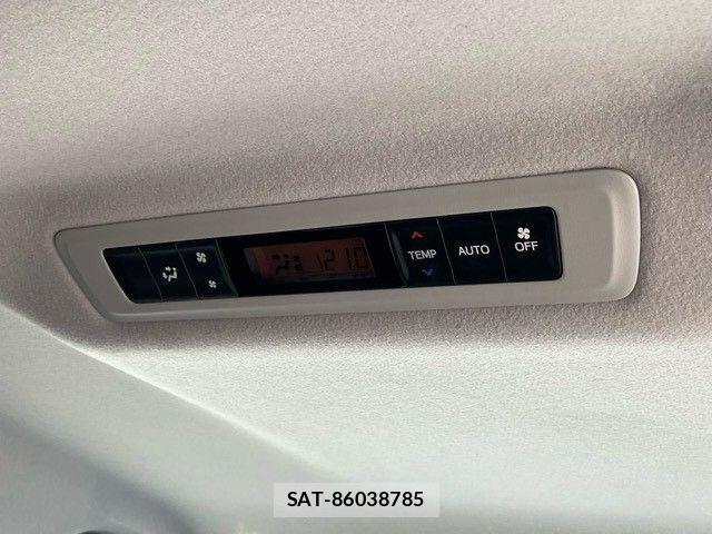 Toyota VOXY 2017-10 8355870-26