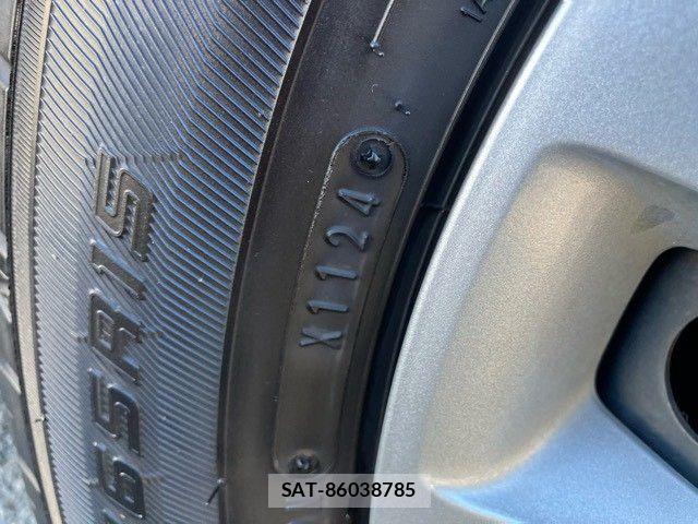 Toyota VOXY 2017-10 8355870-28